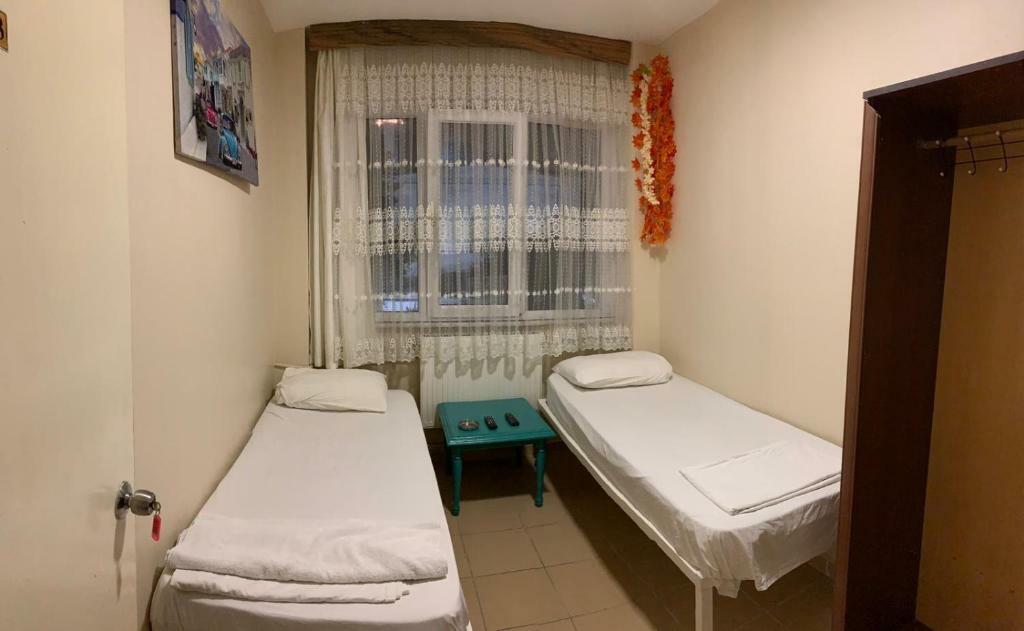 Hayat Pansiyon Hostel Истанбул Екстериор снимка